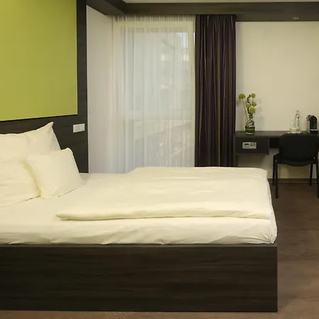 ホテル Economy-hotel 2*